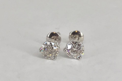 diamond-stud-earrings